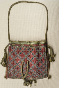 Bourse brodée, Arras, cathédrale Notre-Dame et Saint-Vaast © EPHE - PSL (A. Okecki)